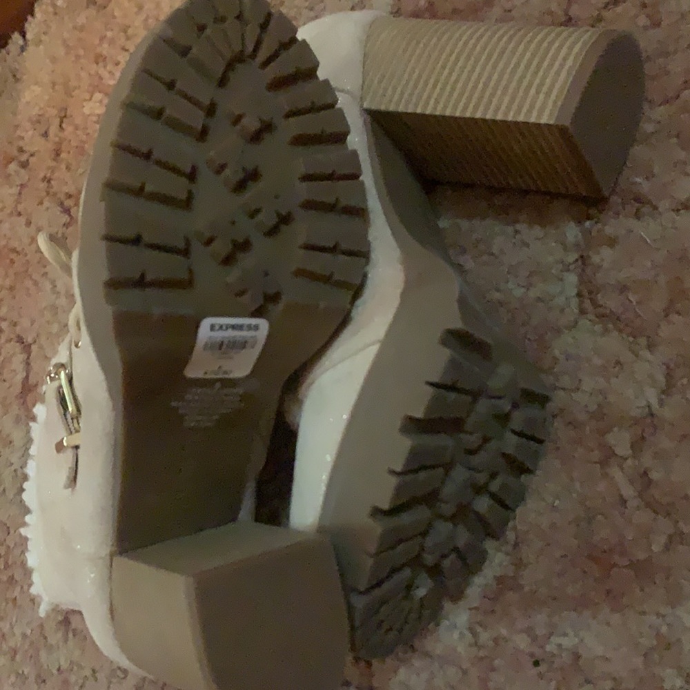 Express Boots - Picture 2 of 2